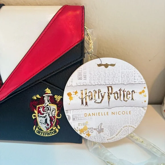 Harry Potter x Danielle Nicole Gryffindor Uniform Clutch Bag with Chain Strap - Picture 14 of 14